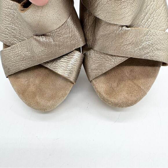 CLARKS Caslynn Diem High Heel Wedge Sandal Gold Metallic Size 7 Office Dressy - Picture 13 of 14